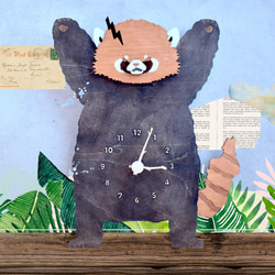 レッサーパンダが威嚇ポーズで世界を守る時計 木製 掛け時計 6枚目の画像