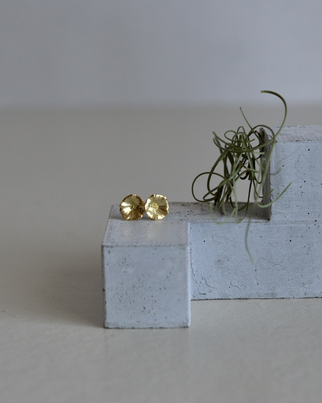 K18片耳ピアス　朝顔