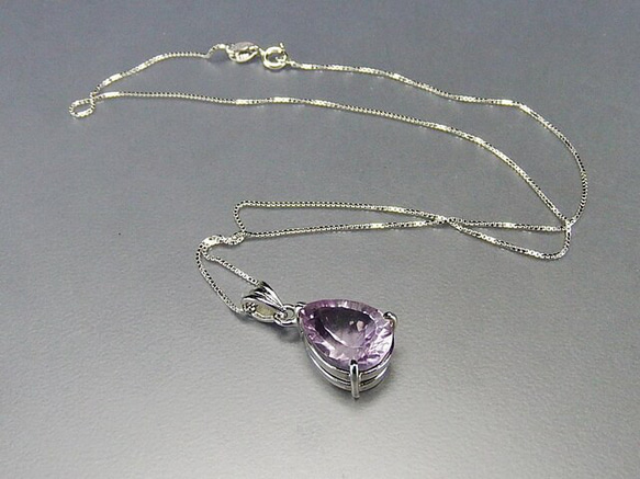 天然石宝石レベルライト紫アメジストダイヤモンドカット シルバー925 ネックレス 2枚目の画像