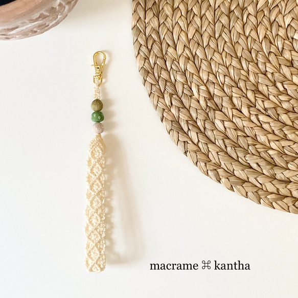 macrame ⌘ kantha カンタビーズマクラメレース　ストラップ［デザインC］オフホワイト 1枚目の画像