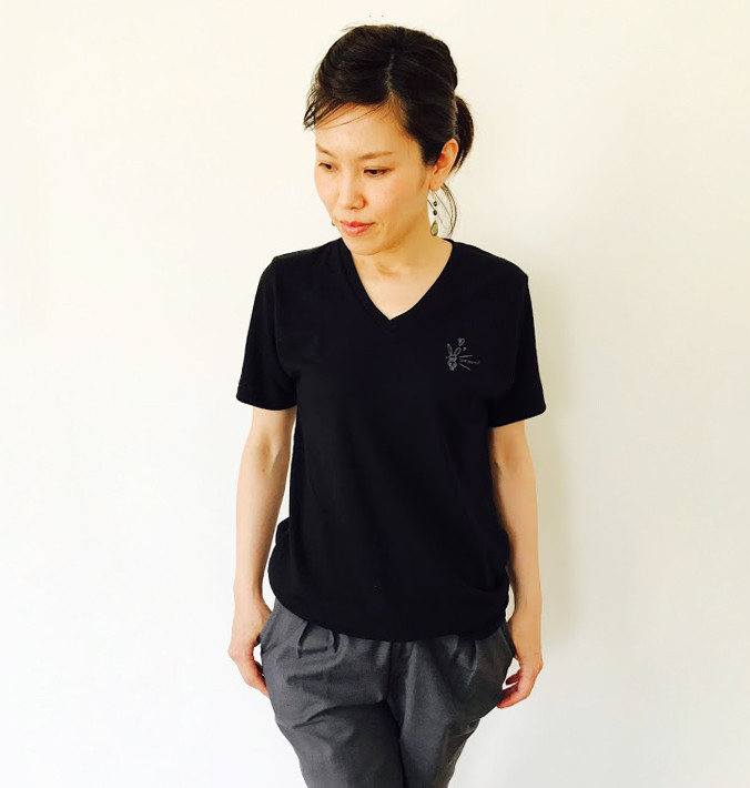 黒 Vネック Tシャツ VネックTシャツ レディース うさぎtシャツ ブラック 黒 Tシャツ