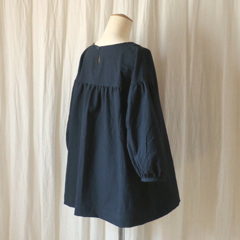 コットンリネンのドロップショルダーブラウス（ブラック）