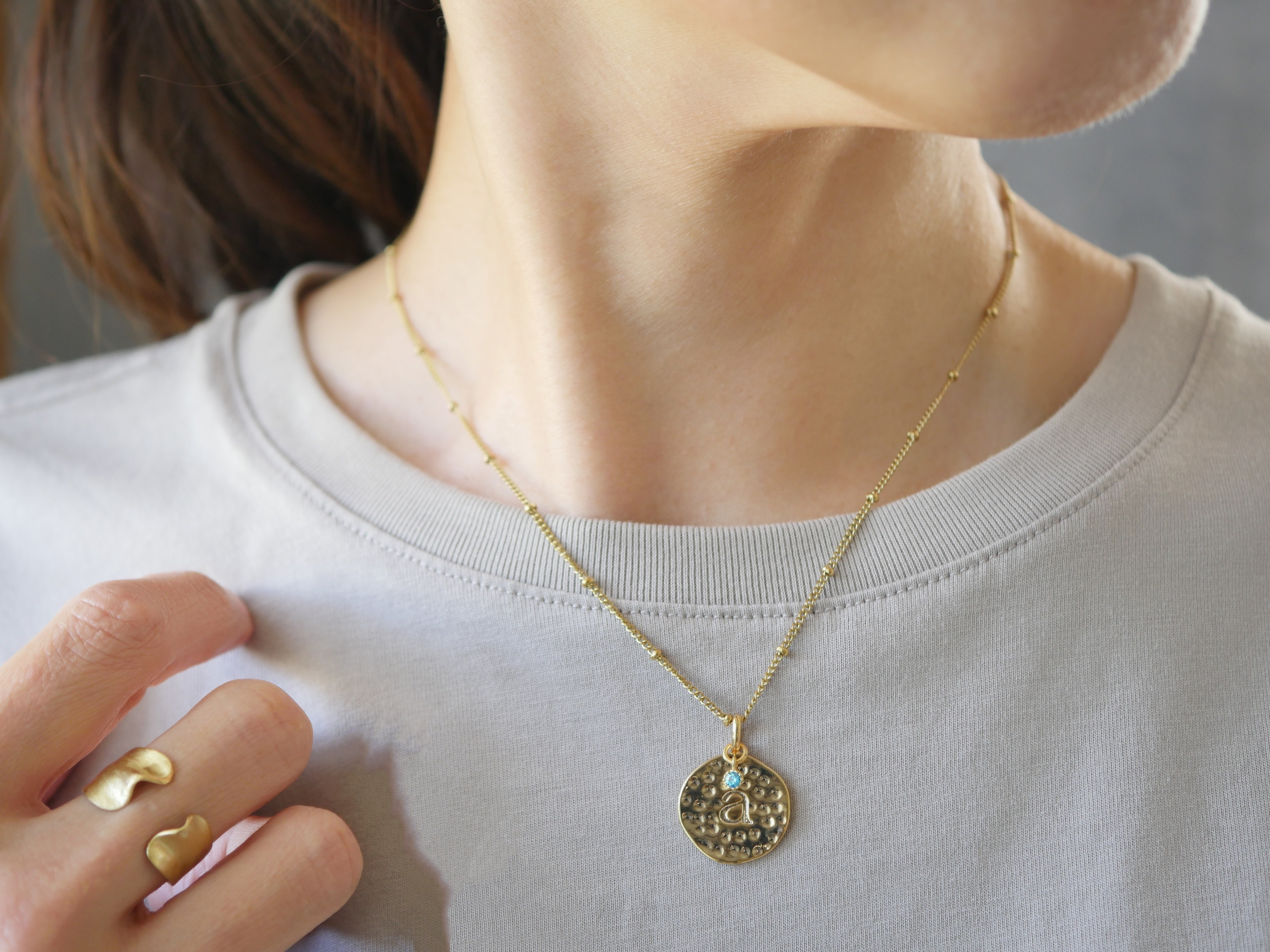 ２Way！ずっとが叶う 大人のイニシャルコインネックレス 金属アレルギー対応 サージカルステンレス ネックレス・ペンダント Green Field  通販 15886590｜Creema(クリーマ)