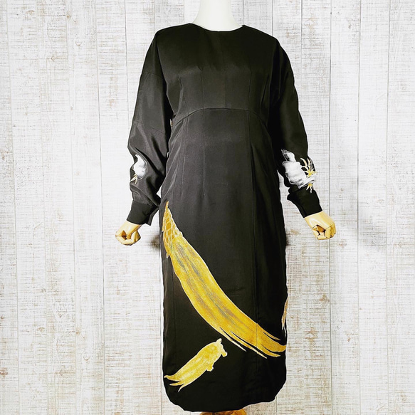 亀刺繍正絹黒留袖でカフス袖総裏付きワンピースM〜L &ギャザーストール 3枚目の画像