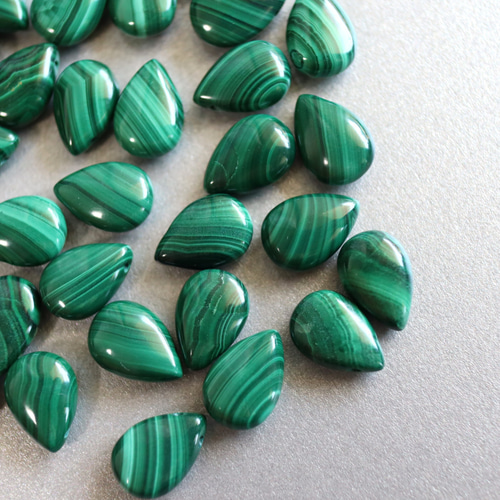 ☆人気☆小さな孔雀石 マラカイト 12月誕生石 AAA 14kgf 深緑色の