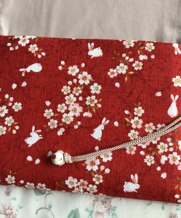 枝垂れ桜の御朱印帳ケース赤色⭐︎花模様陶器ビーズの御朱印帳入れ 4枚目の画像
