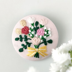 レトロなバラの花束刺繍ブローチ 1枚目の画像