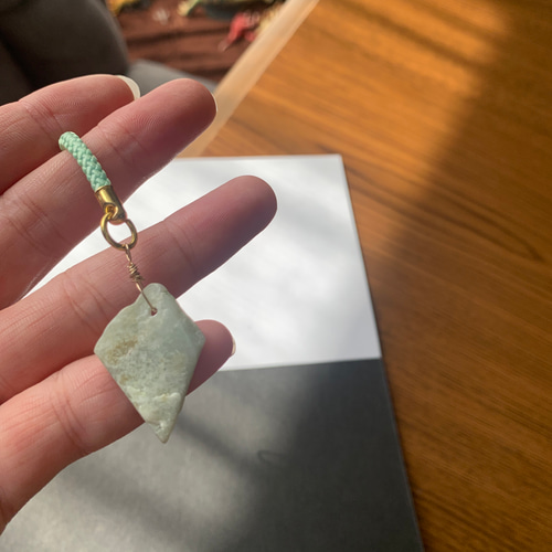 245.国産糸魚川翡翠ストラップ