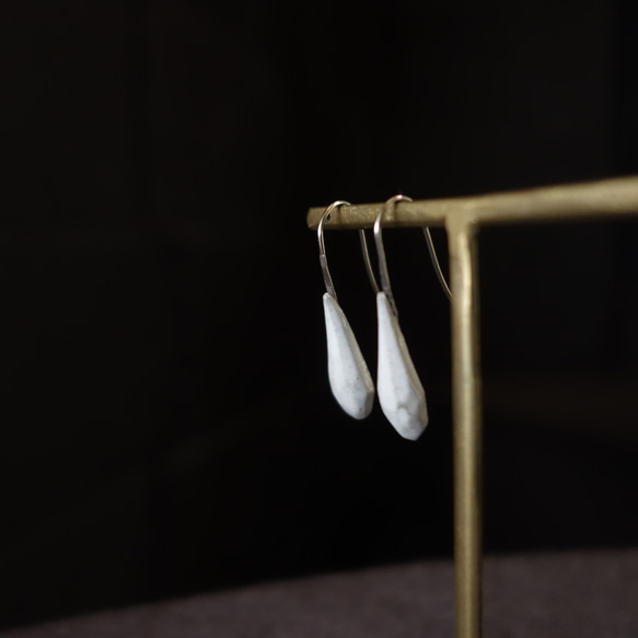 Junclay“Drop S”輕質陶瓷灰白色防過敏金屬瓷耳環 第2張的照片