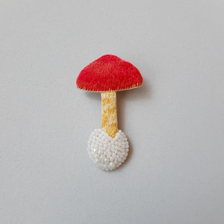 [picture book] 刺繍ブローチ (mashroom B) 2枚目の画像