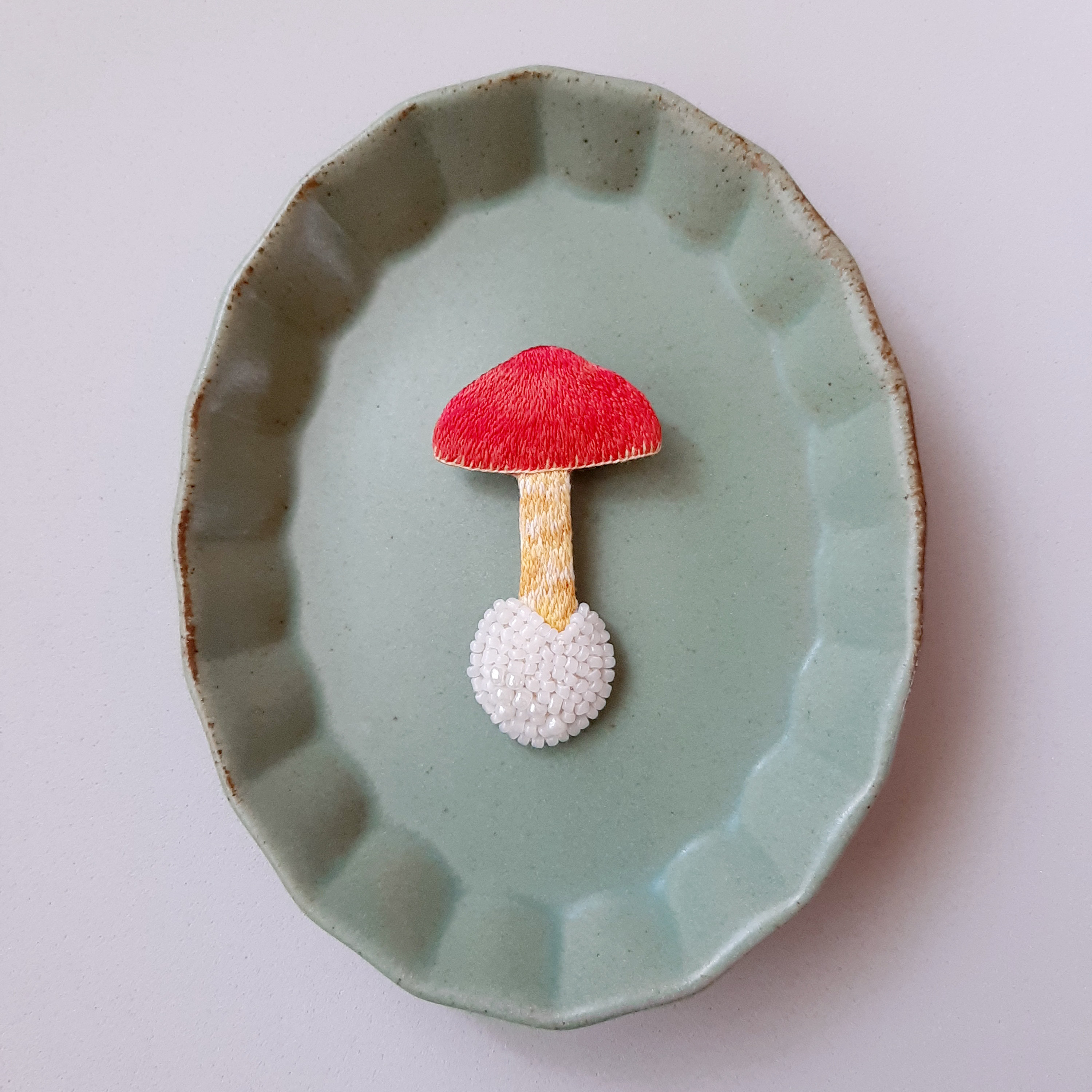 [picture book]―mashroom B／刺繍ブローチ ☆受注制作