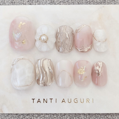 ニュアンスネイルチップ ピンク色 ぷっくりフラワー 金 ゴールド ニュアンスネイルチップ ピンク色 ぷっくりフラワー 金 ゴールド
