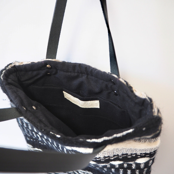 ノルディック模様の手織りレザーハンドルトートバッグ 7枚目の画像