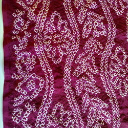【正絹　洗い済】紫檀色に愛らしい草花模様の総手絞り生地A　約36.5ｃｍ×50～100cm　はぎれ　和布　古布 5枚目の画像