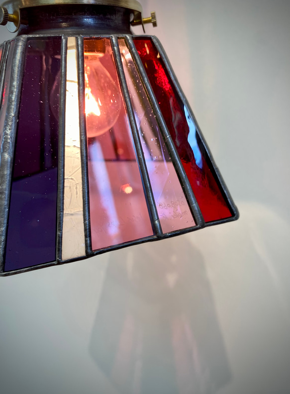 ステンドグラスのペンダントランプ　5角形　レッド系（過去作品） 6枚目の画像