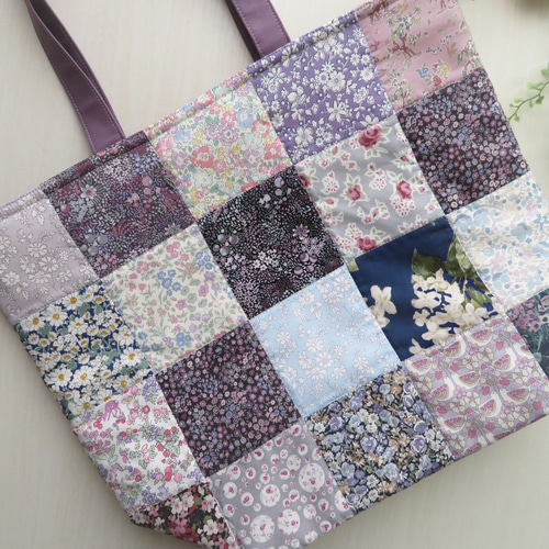 ハンドメイド　リバティ　パッチワークキルト　トートバッグ リバティ ラベンダーミックス パッチワークキルト たっぷり