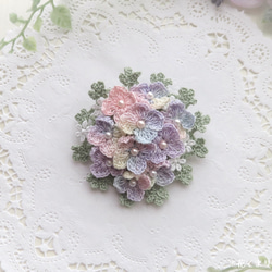 レース編み 虹色紫陽花のブローチ *コサージュ* 1枚目の画像