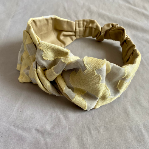 雑誌表紙掲載人気商品⭐︎HERMES ヘアバンド M ブラウン・ホワイト サステナレッチヘアバンド(その他)｜emmi（エミ）の通販サイト