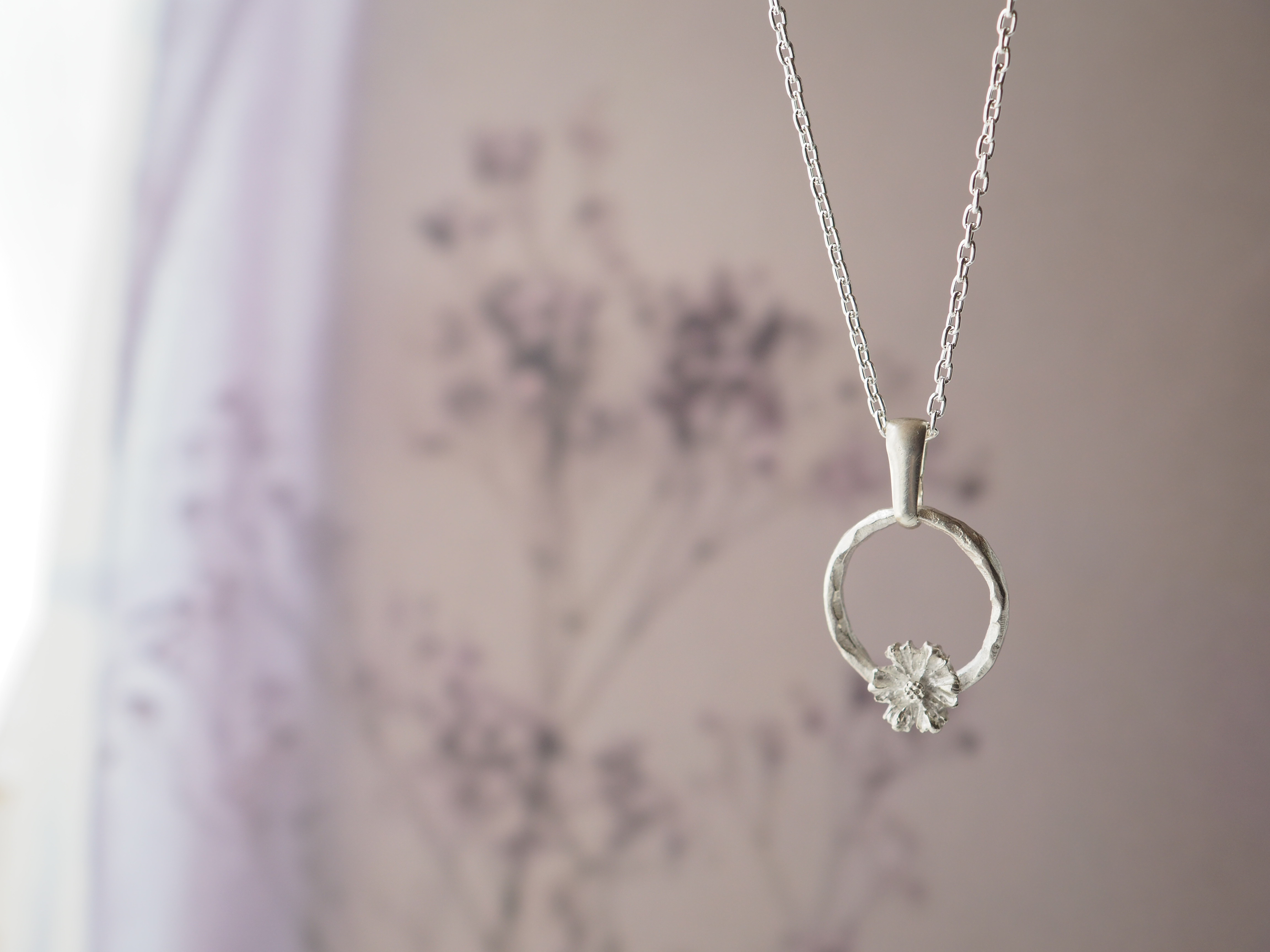 silver　ひとつの花のネックレス