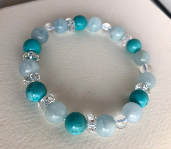 天然石「夏の空*海を思わせ」アクアマリン*ターコイズ*７Aダイヤ艶水晶　ブレスレット 4枚目の画像
