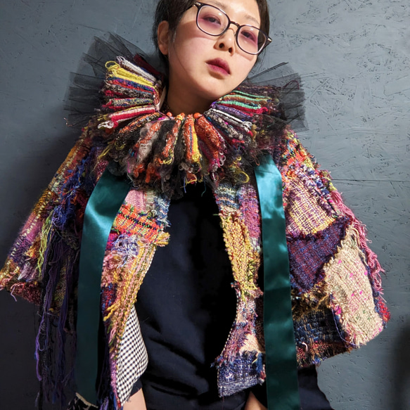 Colorful Unique Patchwork fabric cape with saori-weaving 第7張的照片