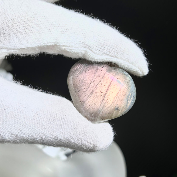 良いご縁を引き寄せる～　天然石 ラブラドライト　ハート型　ペンダントトップ　29ｍｍ　ピンクシラー　 5枚目の画像