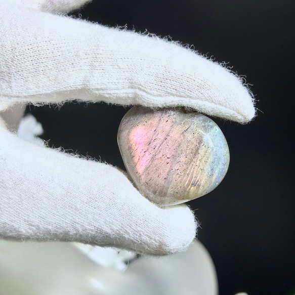 良いご縁を引き寄せる～　天然石 ラブラドライト　ハート型　ペンダントトップ　29ｍｍ　ピンクシラー　 2枚目の画像