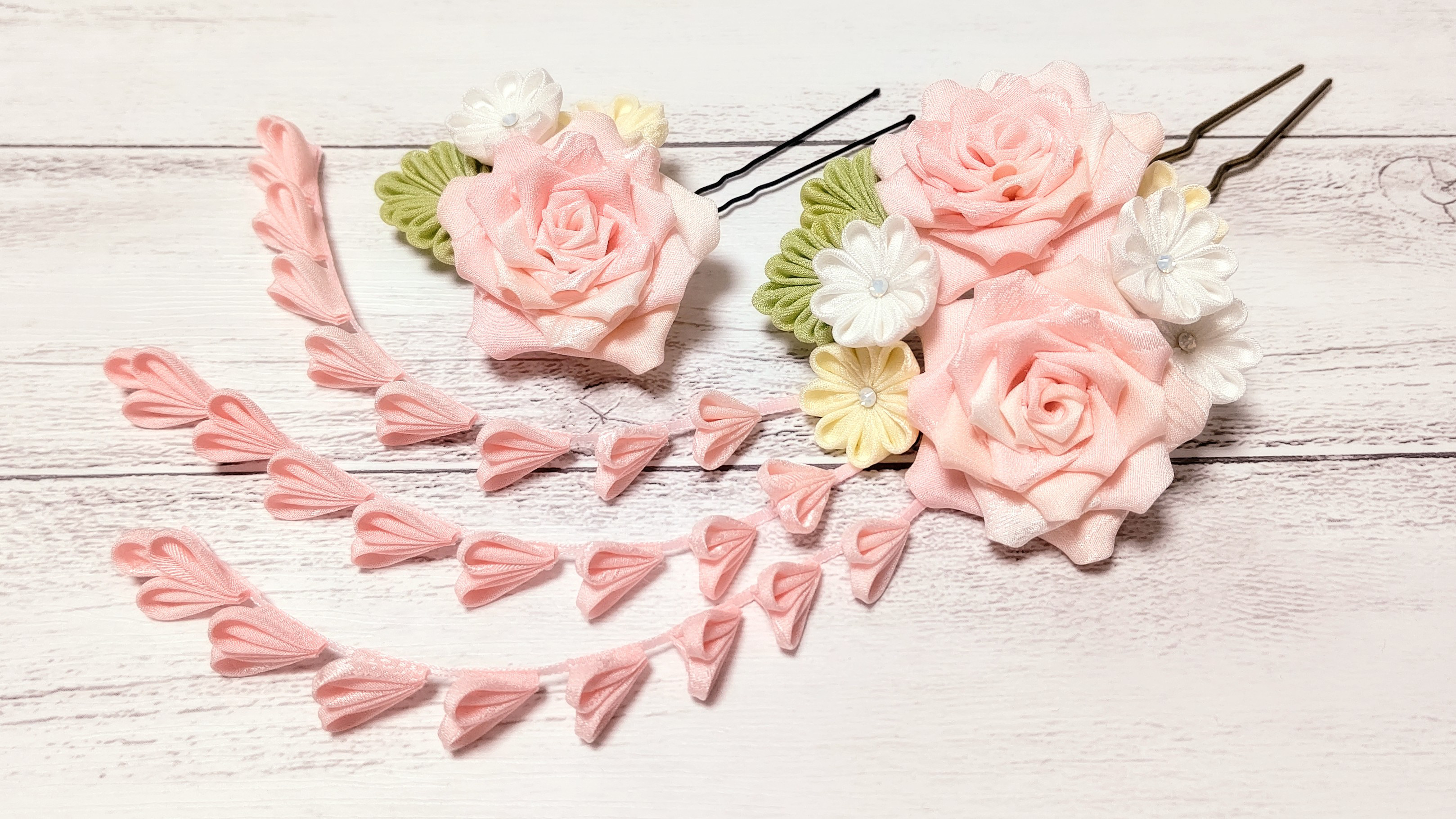 つまみ細工 薔薇の髪飾り ３点セット【サーモンピンク】