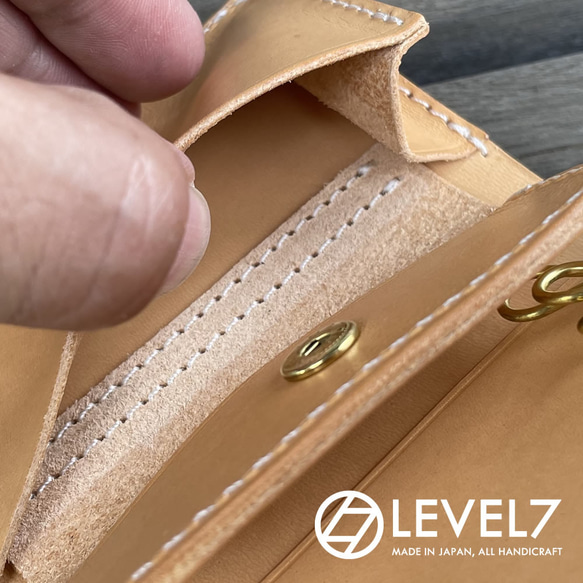 緊湊型迷你皮夾和黃銅/黃銅 4 鑰匙包義大利皮革天然鞣製皮革日本製造皮夾 第7張的照片
