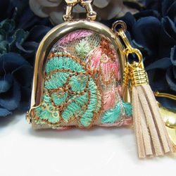 インド刺繡 ミニがま口財布 キーホルダー バックチャーム ピンクブルー 3枚目の画像