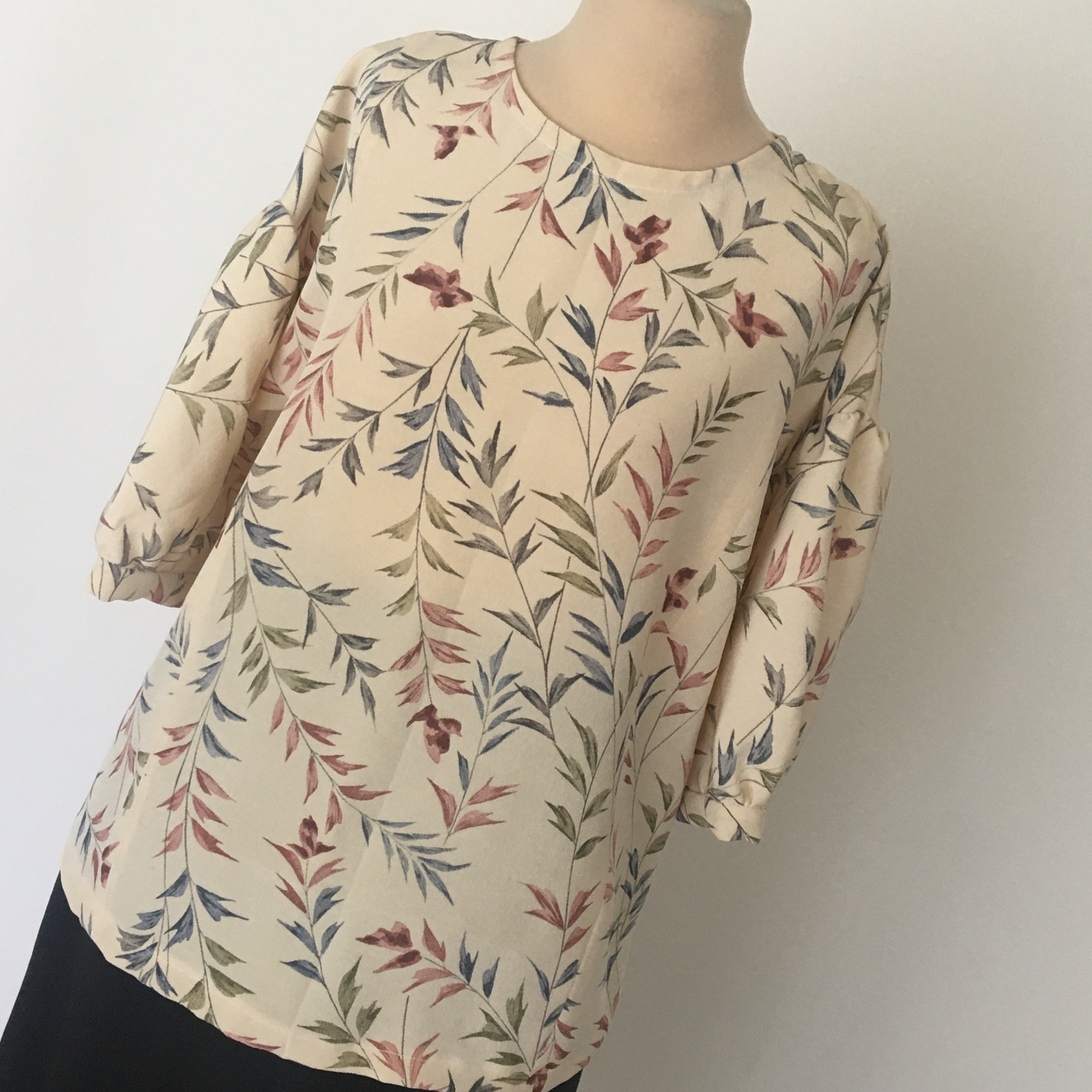 ふっくら七分袖のブラウス　やさしいクリーム色