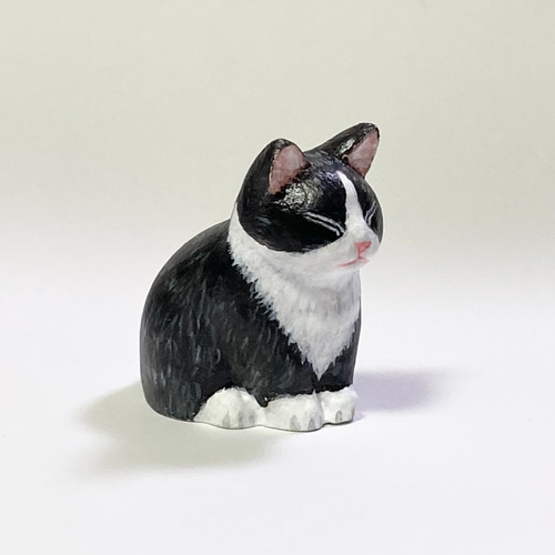 中古品【ハチワレ猫＆黒猫　猫の置物】2点セット☆ 白黒ハチワレ猫の置物 - 猫ハウス | minne byGMOペパボ 国内最大