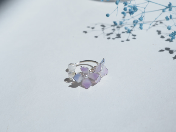 小さな紫陽花のイヤーカフ 6枚目の画像