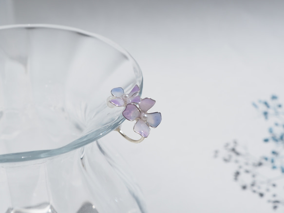 小さな紫陽花のイヤーカフ 2枚目の画像