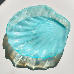 【再販】晴れやかブルー2023　流れる水のようなガラス製シェル型プレート　貝殻型　ガラス皿　ガラスプレート 2枚目の画像