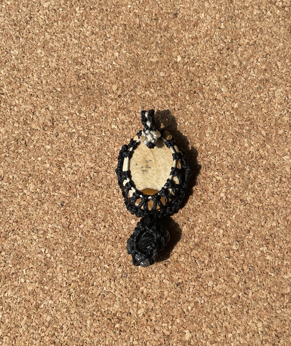 黒平黒水晶✳︎ピクチャージャスパーの　マクラメ　ペンダントトップ 7枚目の画像