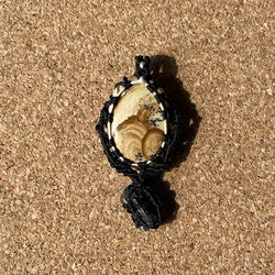 黒平黒水晶✳︎ピクチャージャスパーの　マクラメ　ペンダントトップ 1枚目の画像