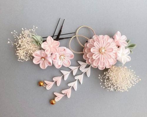 かわいさのボリュームたっぷりピンクのつまみ細工髪飾り　成人式　卒業式　袴　結婚式 つまみ細工 桜の髪飾り さくらピンク *春 *袴 *藤下がり *卒業式