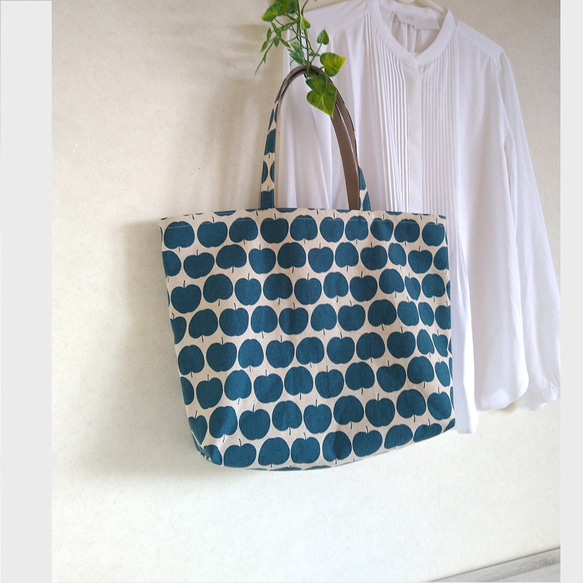りんごドット　軽くて洗えるエコバッグ　レトロブルー　コットン　サブバッグ 1枚目の画像