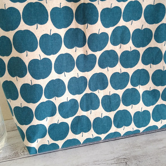 りんごドット　軽くて洗えるエコバッグ　レトロブルー　コットン　サブバッグ 4枚目の画像