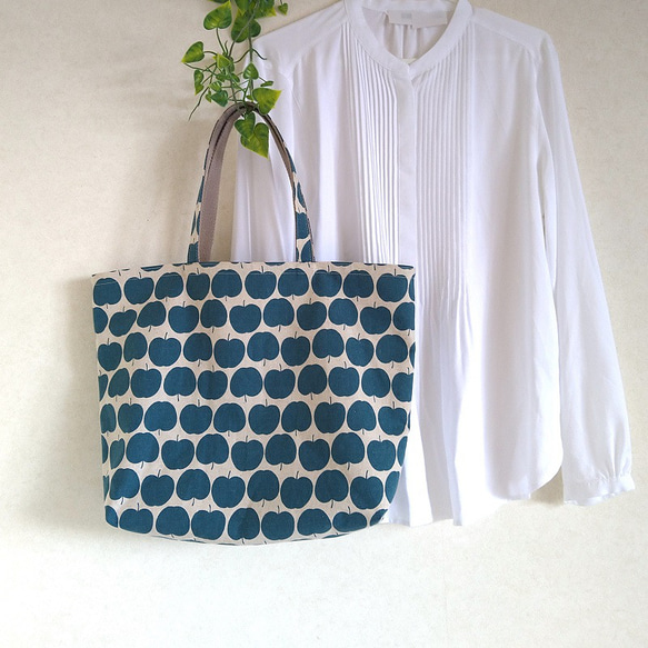 りんごドット　軽くて洗えるエコバッグ　レトロブルー　コットン　サブバッグ 7枚目の画像