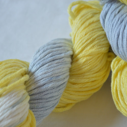 手染め糸　コットンアクリル　lemon　gray　nijiyarn 2枚目の画像