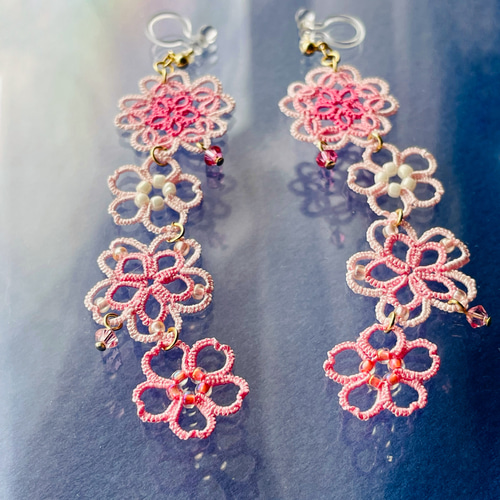 桜のタティングレースピアス/イヤリング「花ざかり」 ピンク