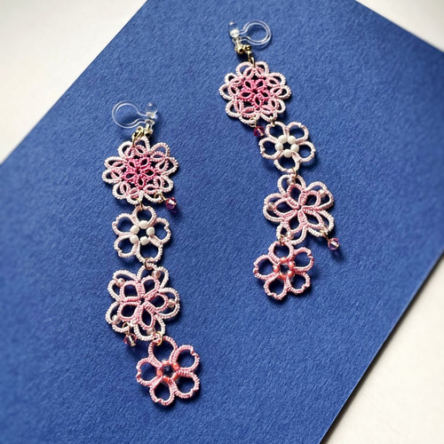 レインボー ピンク 花柄 レース 楕円型 手染めビーズ ペイント 大ぶり ピアス 8c47c390958d433c27ae55e63db4ae