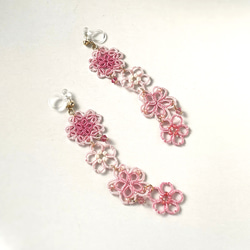 桜のタティングレースピアス/イヤリング「花ざかり」 ピンク シルク糸の軽いつけ心地の耳飾り 10枚目の画像