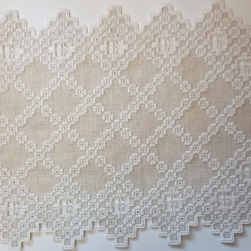 受注制作】北欧ハーダンガー刺繍 テーブルファブリック テーブル