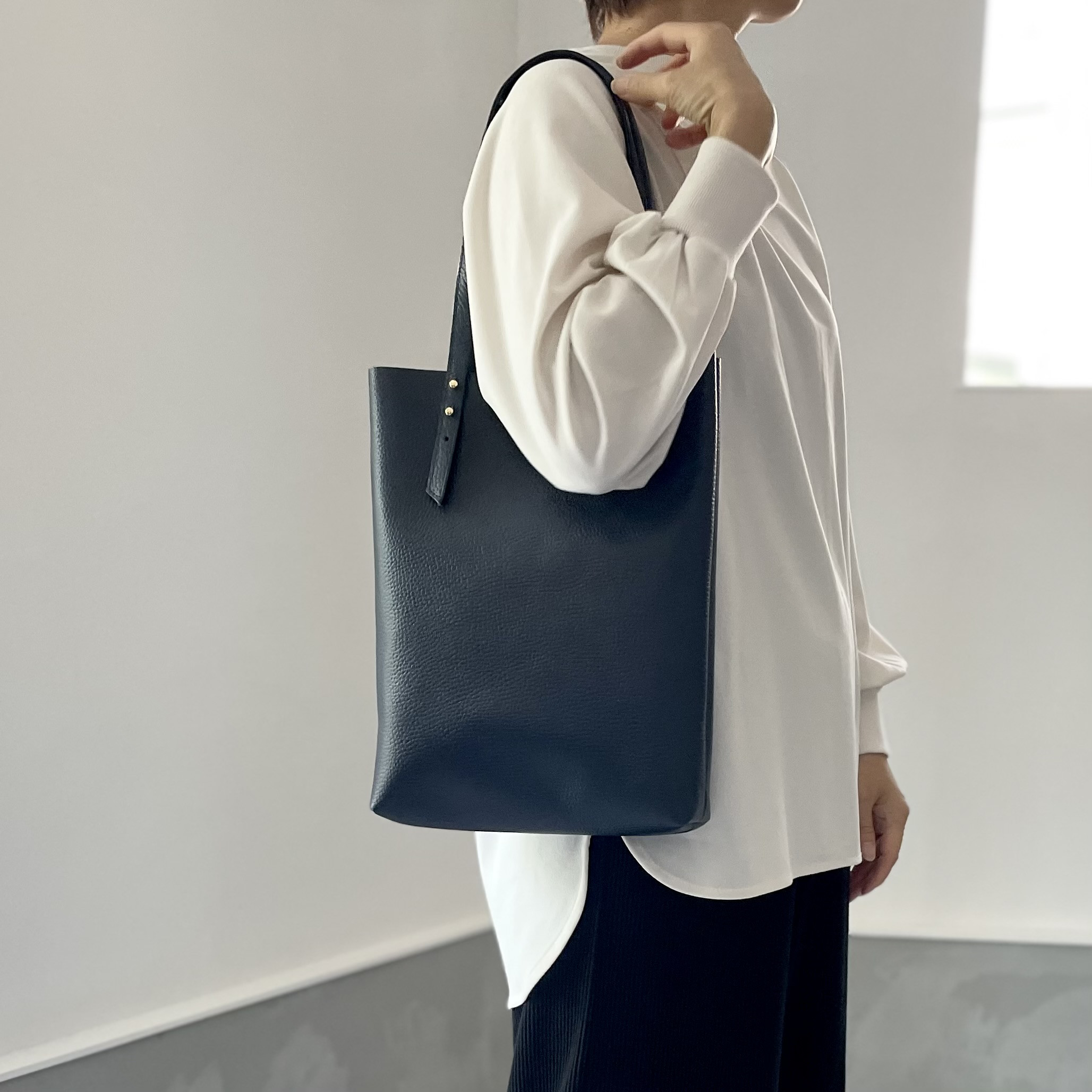 トートバッグ スカイブルー ハンドバッグ 【美品】オーストリッチ A4可 レザー