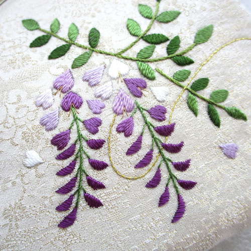 日本刺繍＊藤の花＊絹のがま口ポーチ・化粧ポーチ◇生成り◇ 刺繍 手