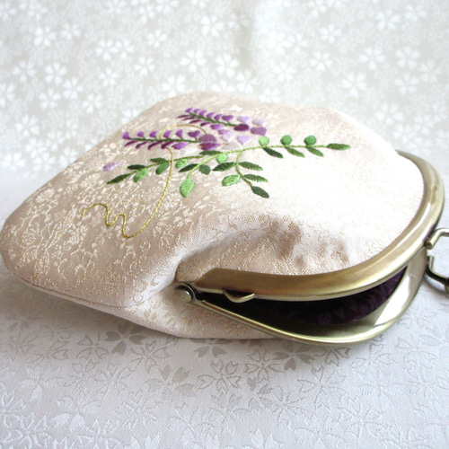 日本刺繍＊藤の花＊絹のがま口ポーチ・化粧ポーチ◇生成り◇ 刺繍 手