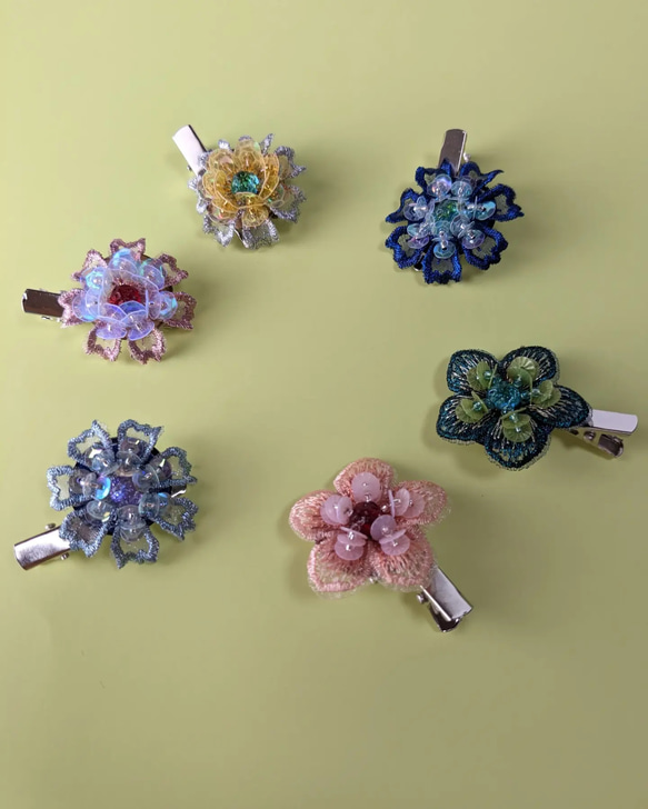 ブローチ　お花　ビーズ刺繍 4枚目の画像